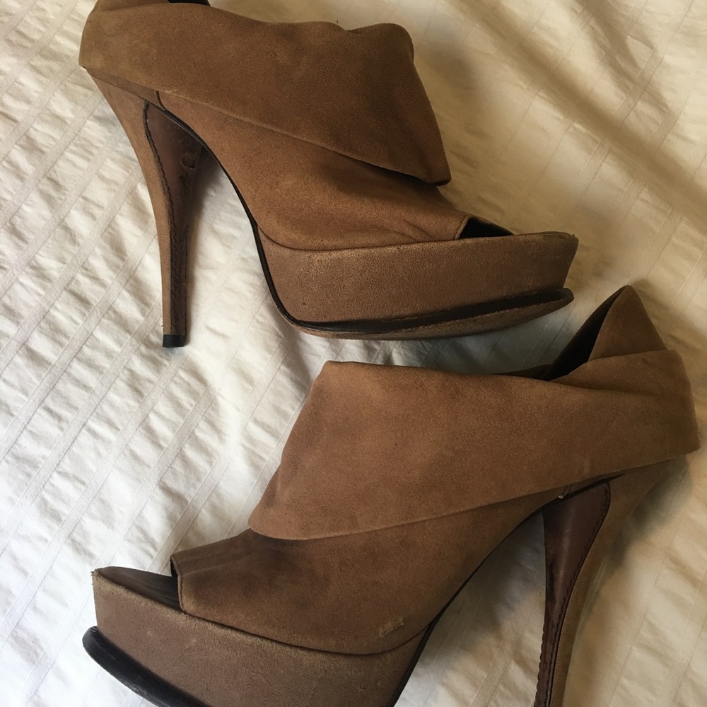 Elizabeth & James Heels