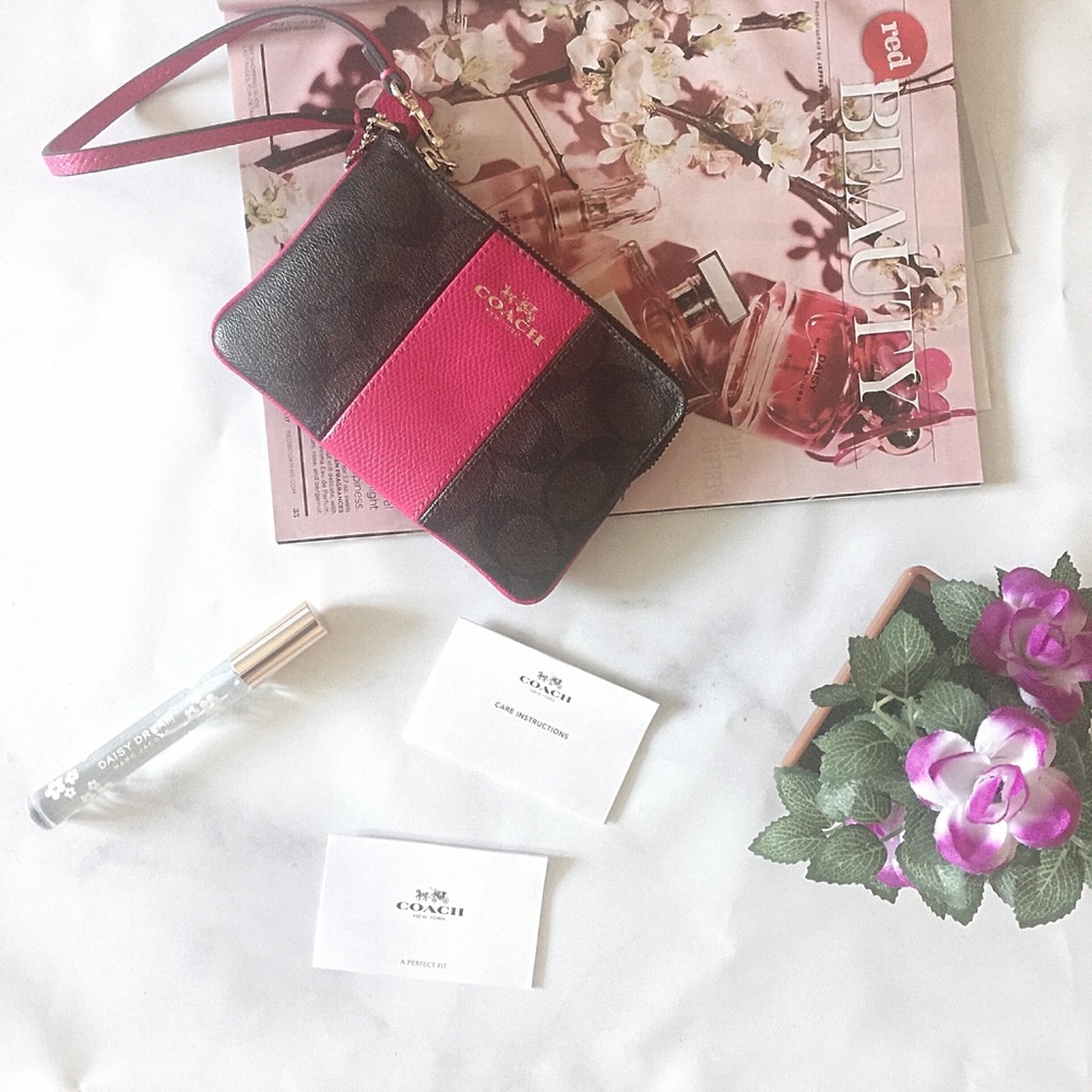 Coach Signature Corner Zip Wristlet
