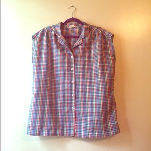 Retro boxy button shirt.