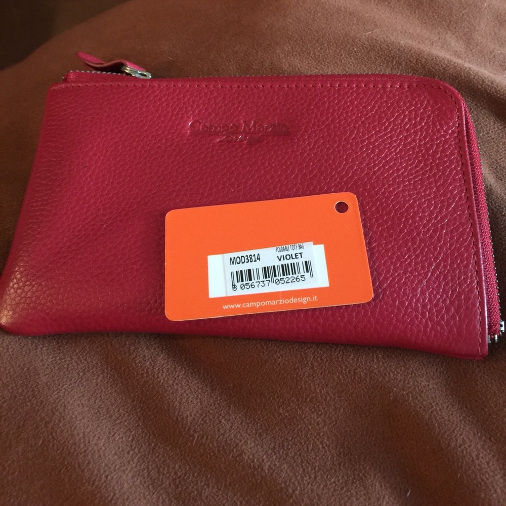 Genuine leather Zippered Wallet in a gift box