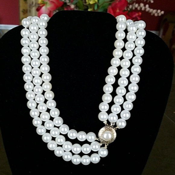 Vintage 3 Strand Faux Pearl Necklace 16" - Picture 3 of 4