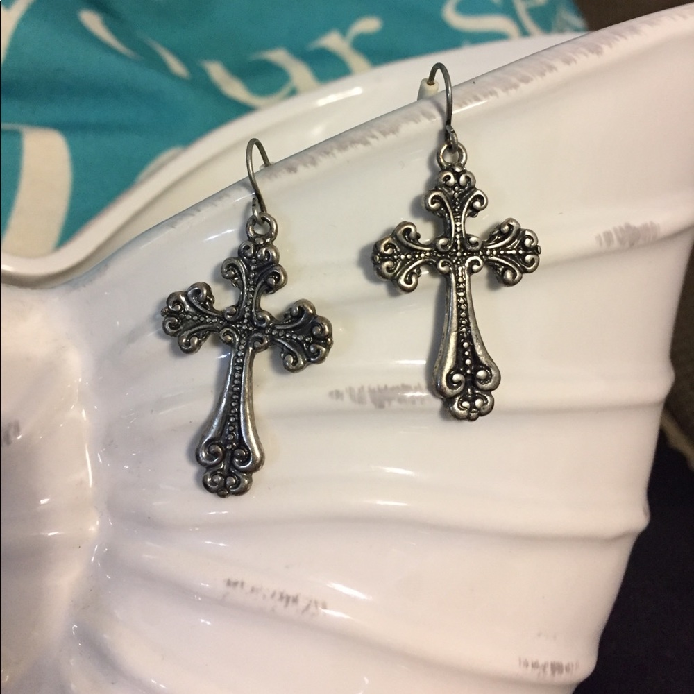 🔥5 for $20🔥 Silver toned Cross earrings