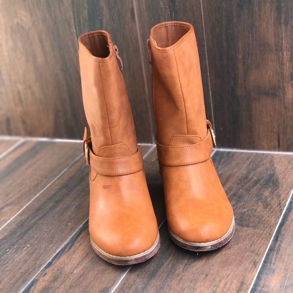 Cognac Distressed Lug Sole Mid Shaft Buckle Boots - Picture 3 of 8