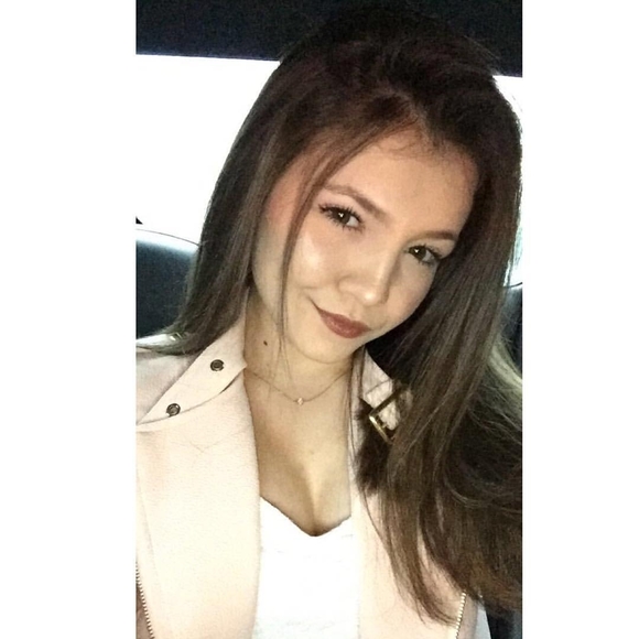 Meet your Posher, Caroline - Picture 1 of 1