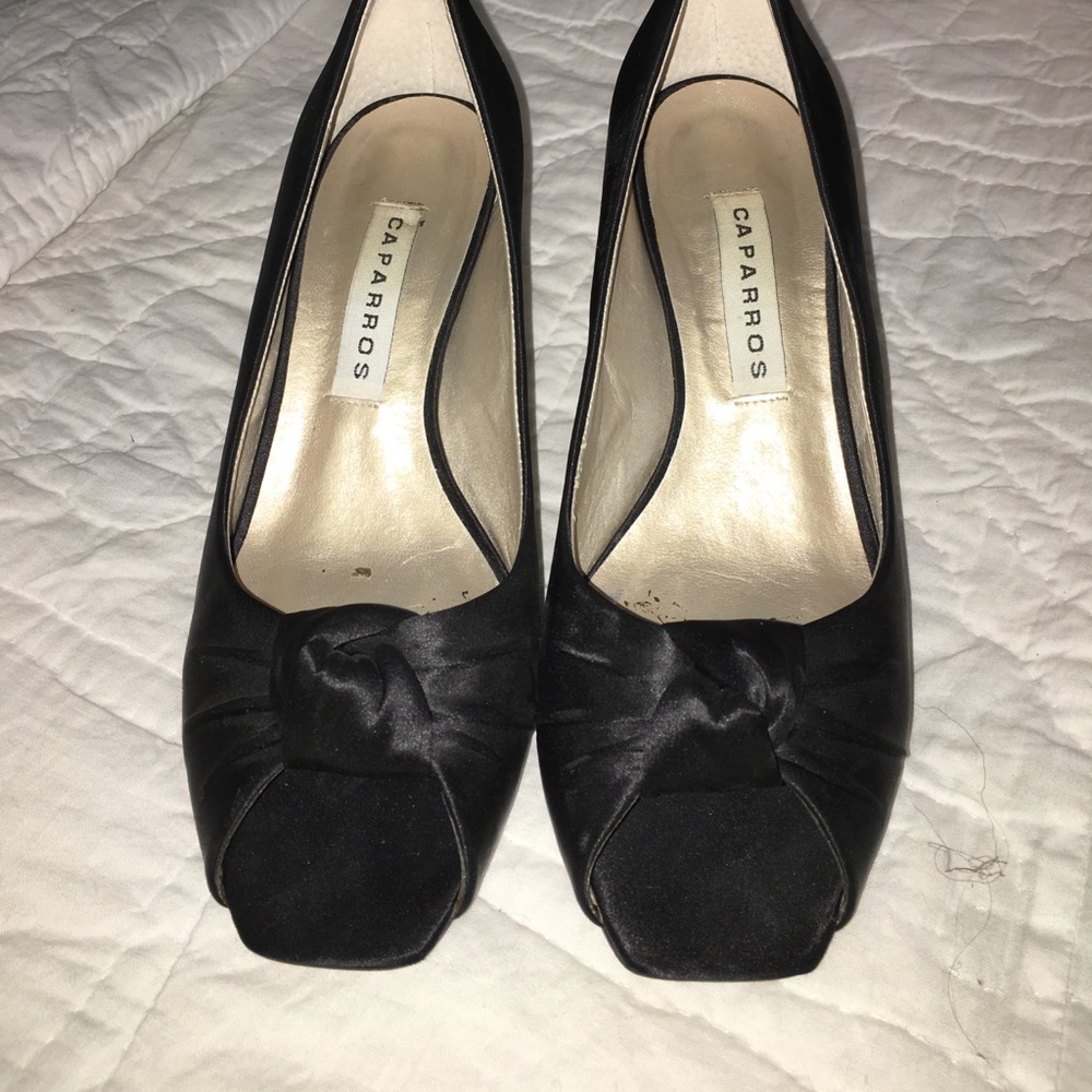 Black peep toe pumps