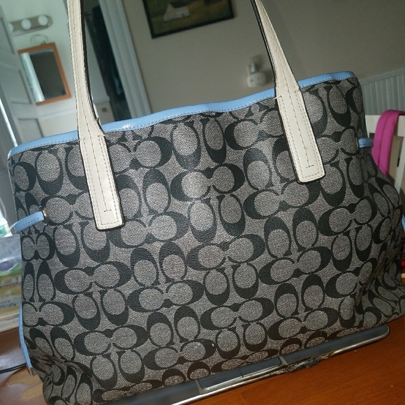 Coach purse - Picture 2 of 4