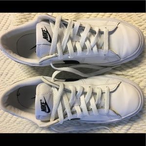 Nike Men's White Capri low leather