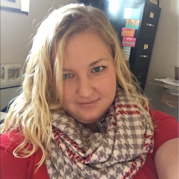 Meet your Posher, Jessica - Picture 1 of 1