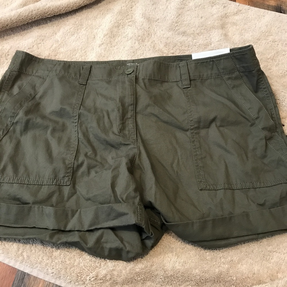 Size 14 cargo loft shorts