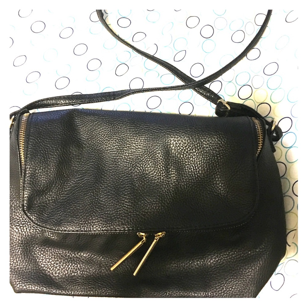 New black and gold H&M cross body purse