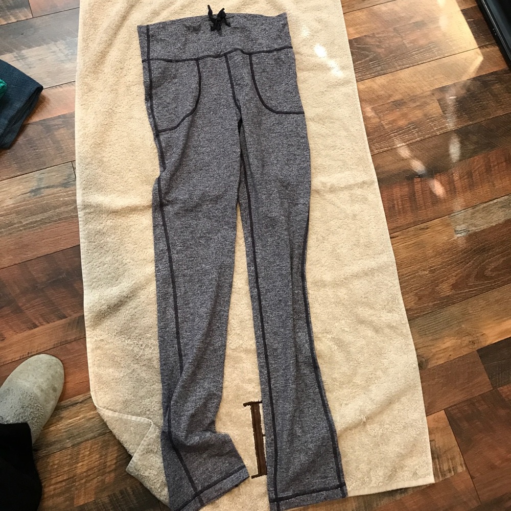 Luluemon yoga purple pants with pockets