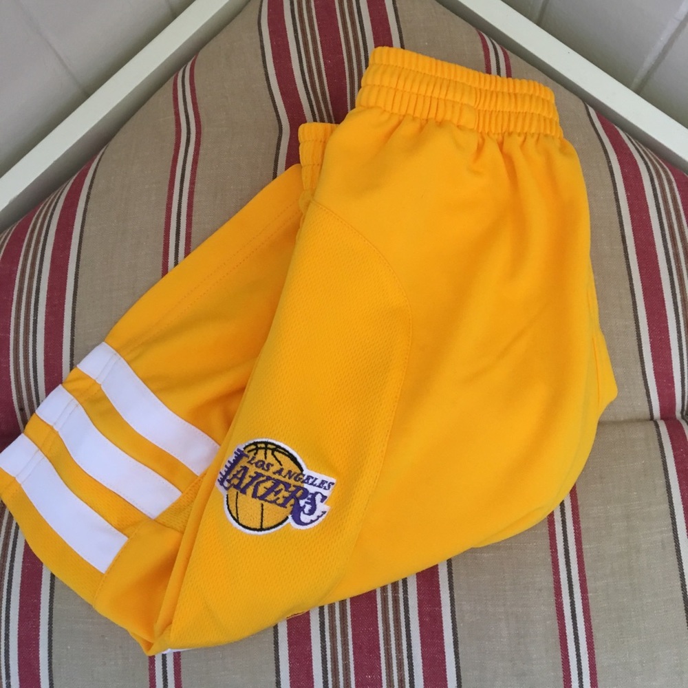 EUC Boys Lakers Basketball Shorts Size Small 8