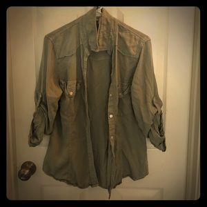 Cloth & Stone Distressed army green button up sz L