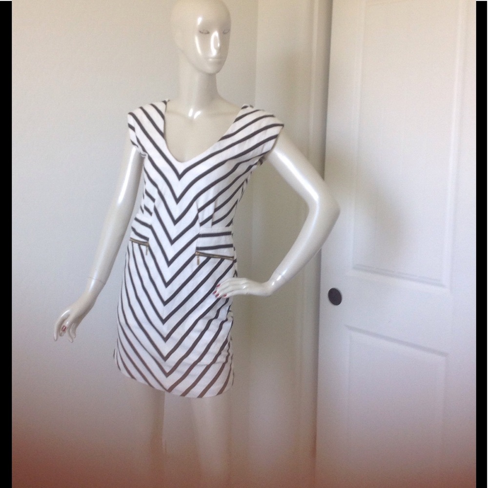 Ark & Co Dress! Shop & Help 2 Shelters