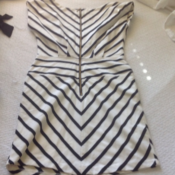 Ark & Co Dress! Shop & Help 2 Shelters - Picture 8 of 8