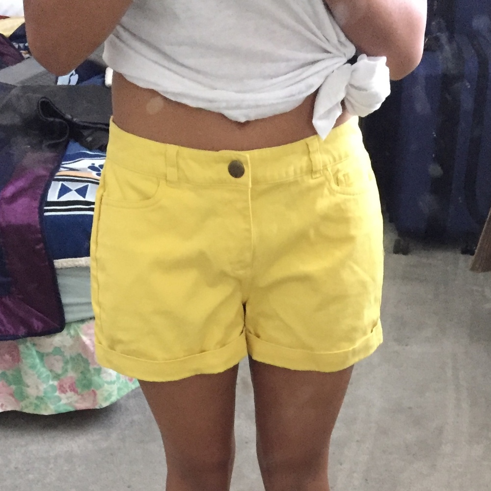 💥PRICE DROP💥Forever 21 yellow shorts