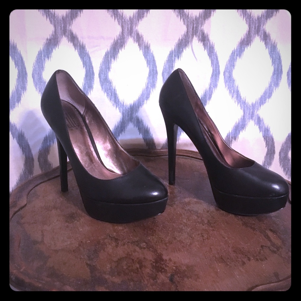 Pelle moda black genuine leather 7.5 M heels