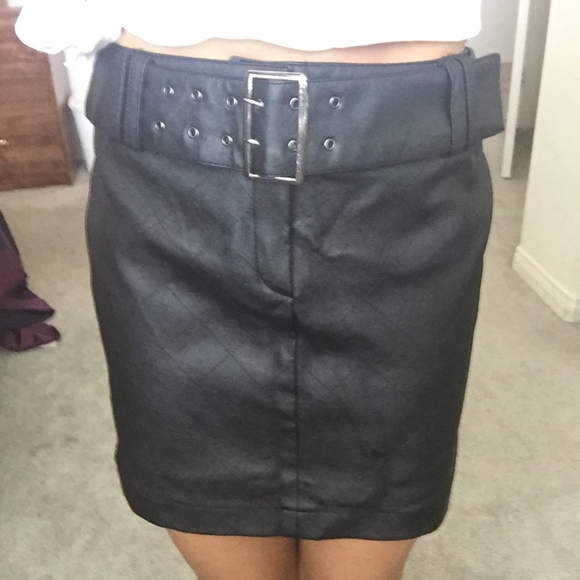 💥PRICE DROP💥Forever 21 faux leather skirt - Picture 1 of 3