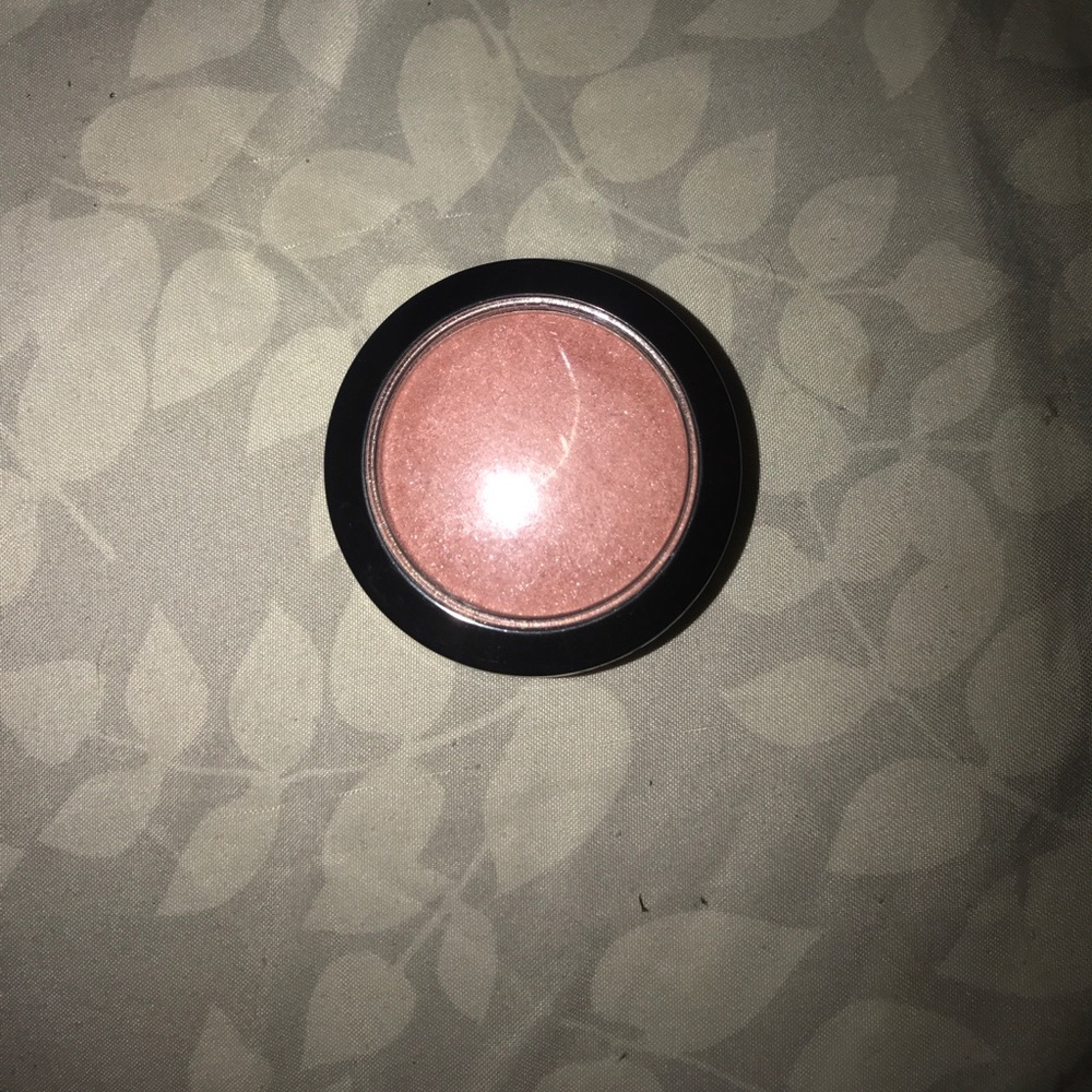 LA colors BC 141 natural blush