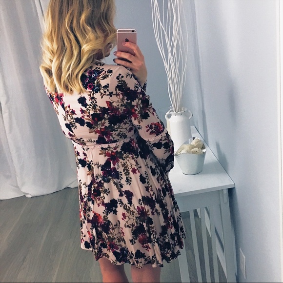 Valentine’s Day Flirty Floral Long Sleeve Dress - Picture 4 of 5