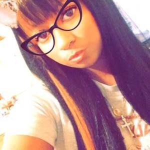 Meet your Posher, Carla