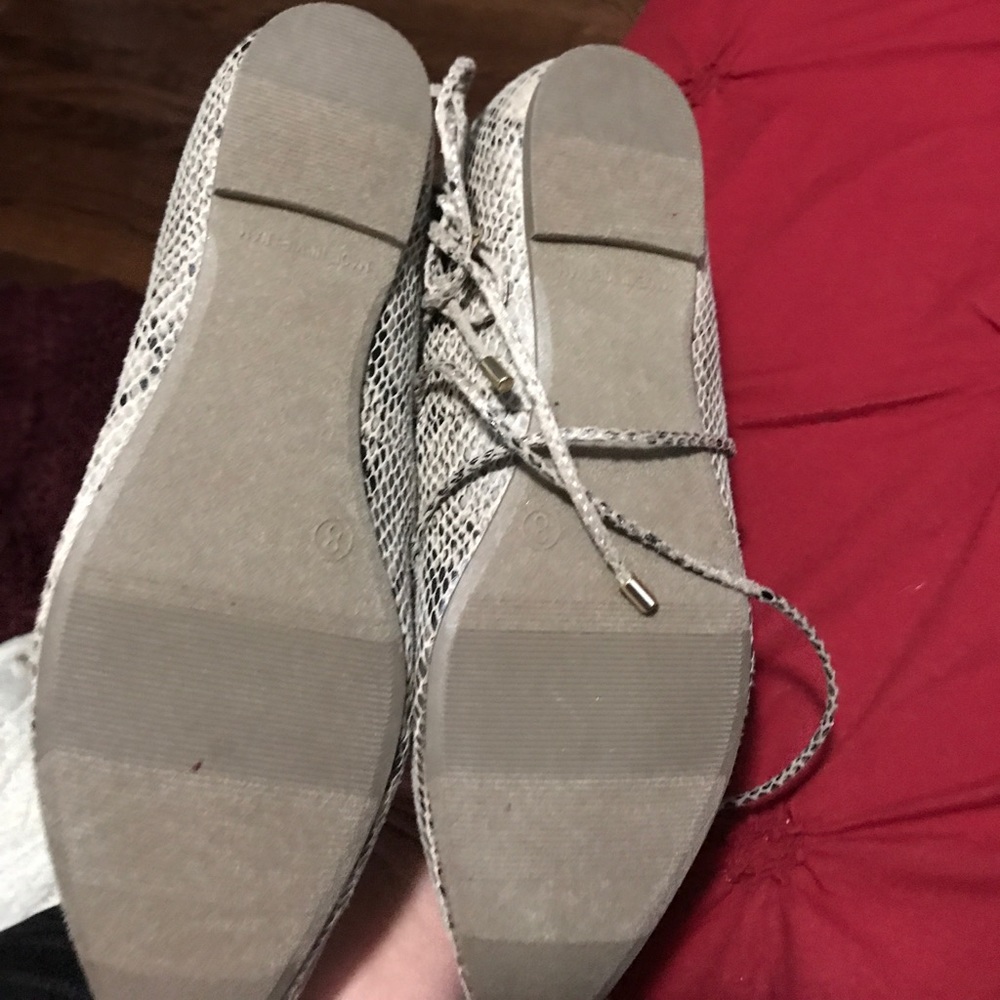 Flats - Picture 2 of 3