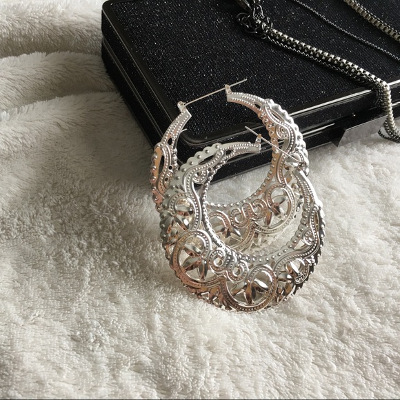 ❄️LAST PAIR! So Gypsy Silver-Tone Filigree Hoops - Picture 3 of 8