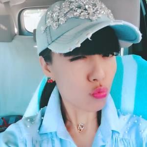 Meet your Posher, Nina