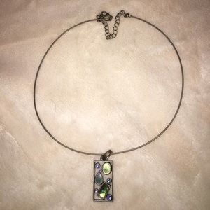 Green pendant choker
