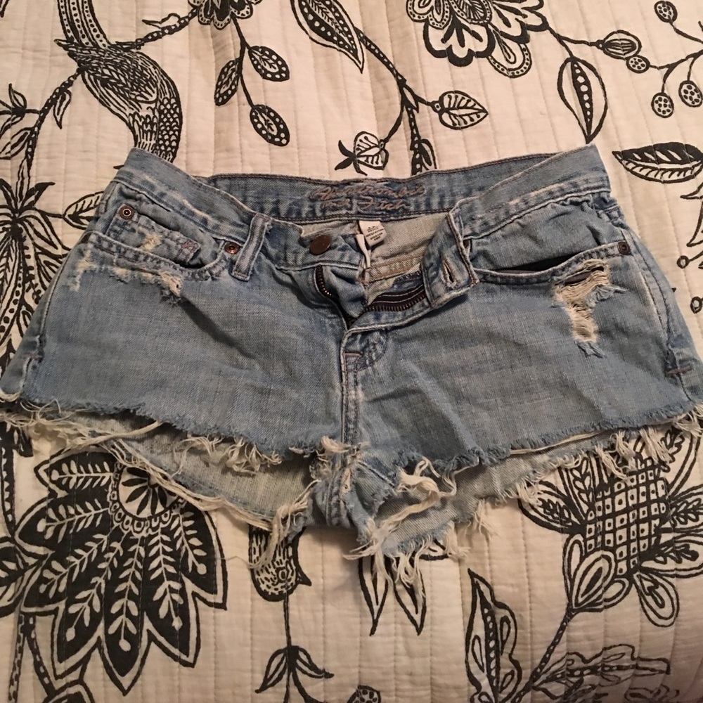 Abercrombie & Fitch distressed cut off shorts