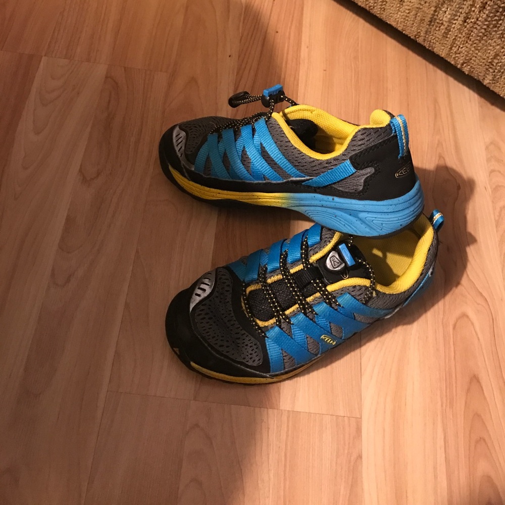 KEEN Boys Tennis Shoes NWOT