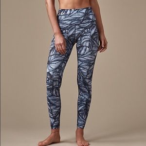 NWT lululemon wunder under concrete jungle