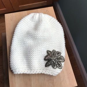KNIT WHITE BEANIE