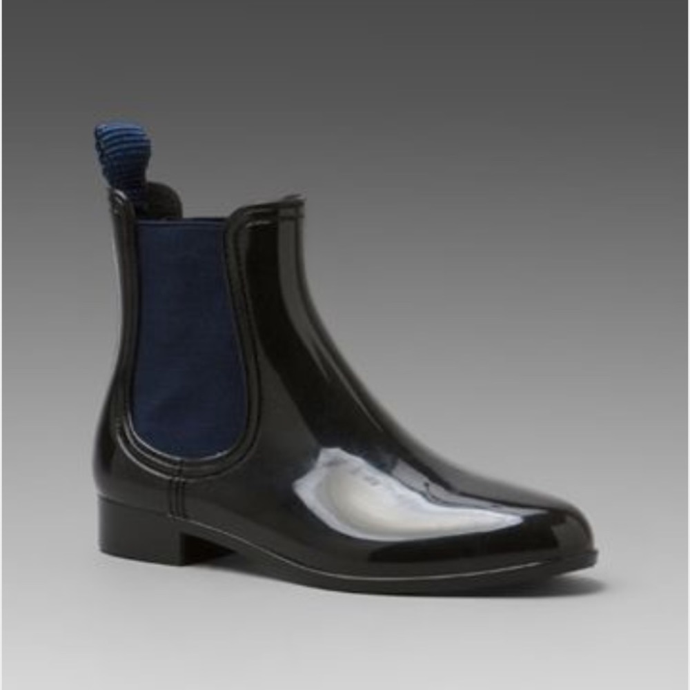 JUICY COUTURE Harper Short Rainboot (Black/ Navy)