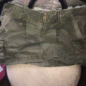 American Eagle Camo skirt