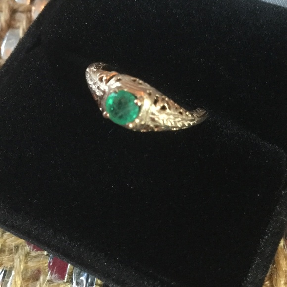Estate Sale Jewelry - Antique Genuine Emerald Filigree Ring !