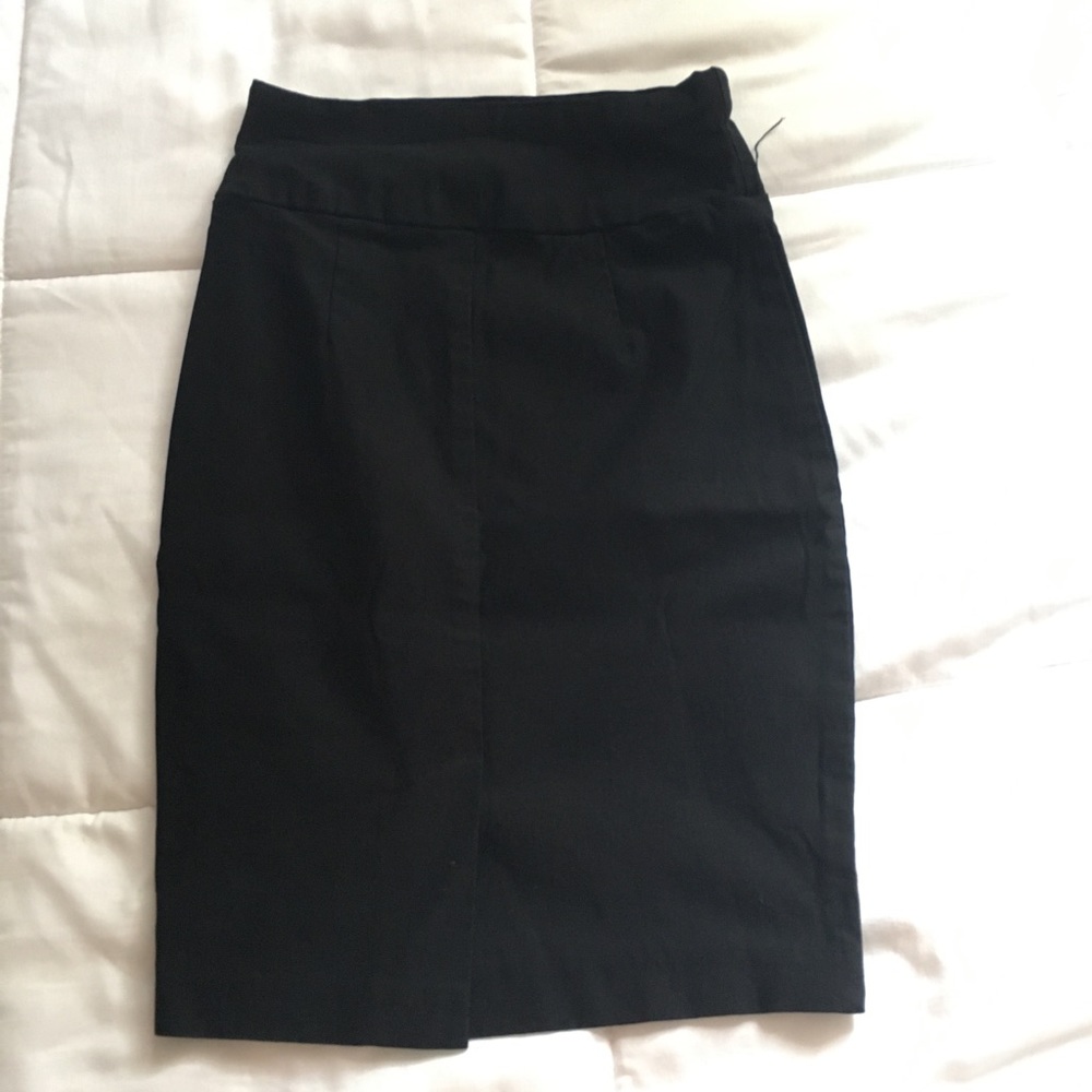 Plain, short black pencil skirt ✏️