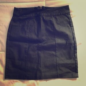 A tight black mini skirt 🖤