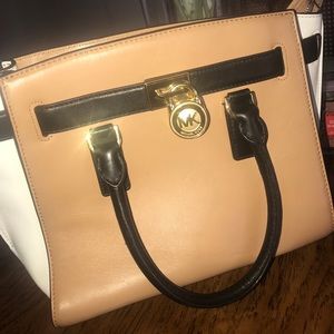 Micheal Kors Purse (tan/white/black)