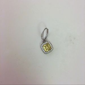 1 (One) Nadri Earring