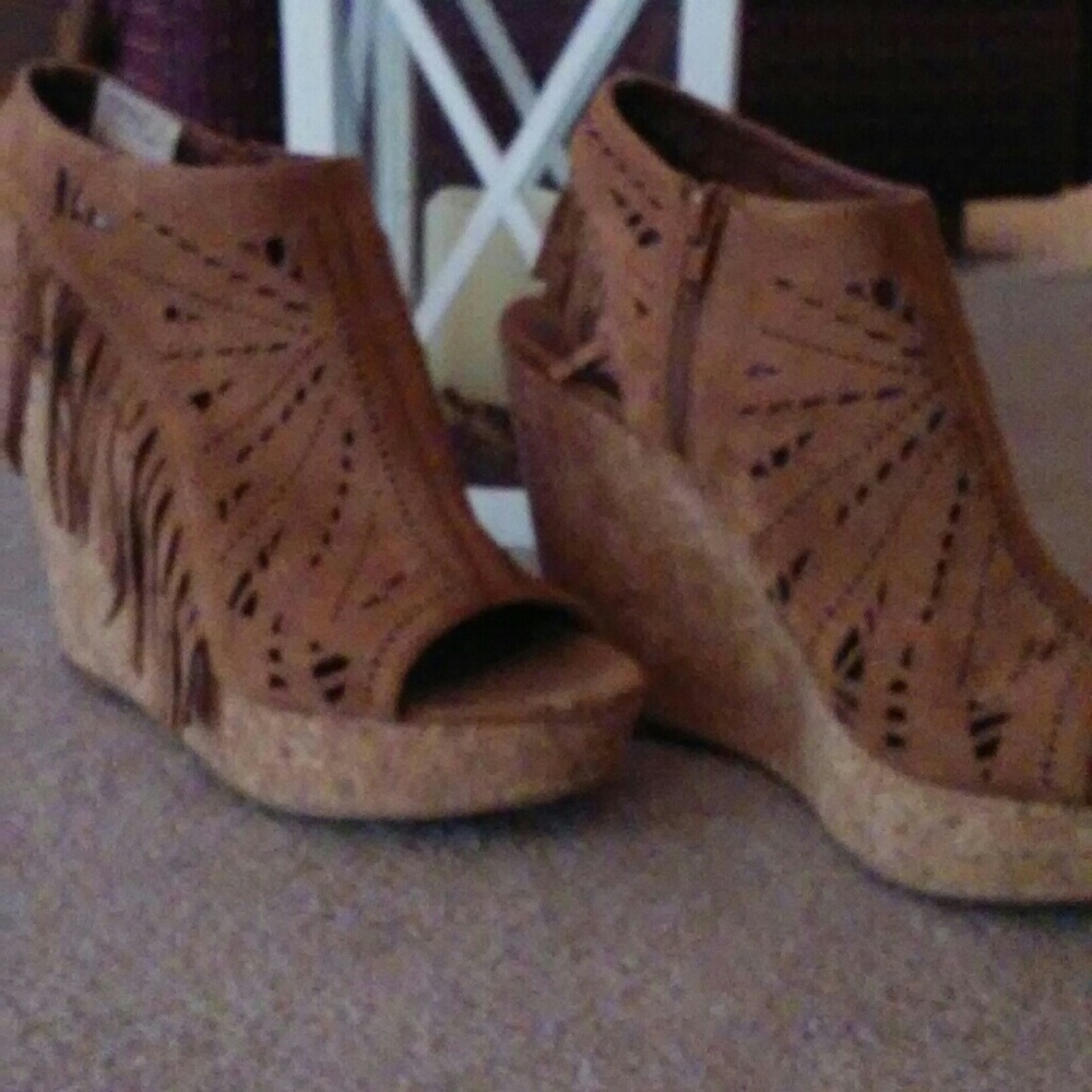 Wedge shoes