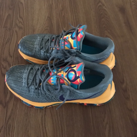 KD size 11 - Picture 1 of 3