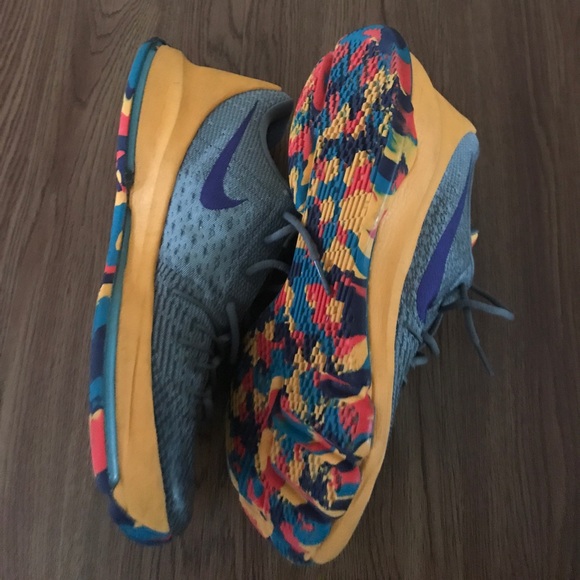 KD size 11 - Picture 3 of 3