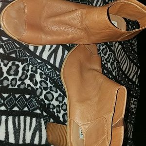 Tan Steve Madden nonstep block heels