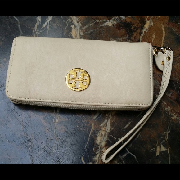 Tory Burch Handbags - Tory Burch  wristlet