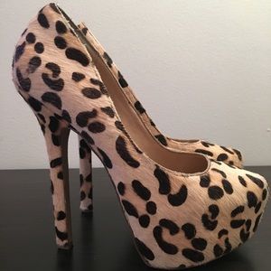 Steve Madden Platform leopard heels