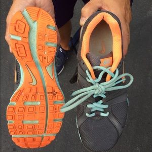 Women's size 8 Nike running shoe