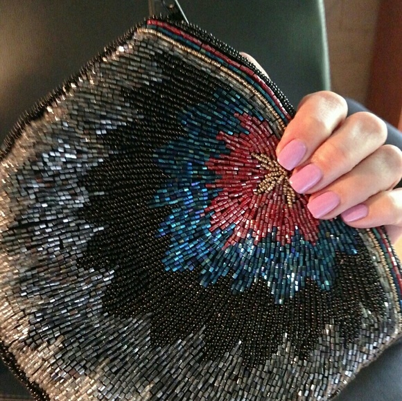 A Jewel of an evening bag - Picture 2 of 4