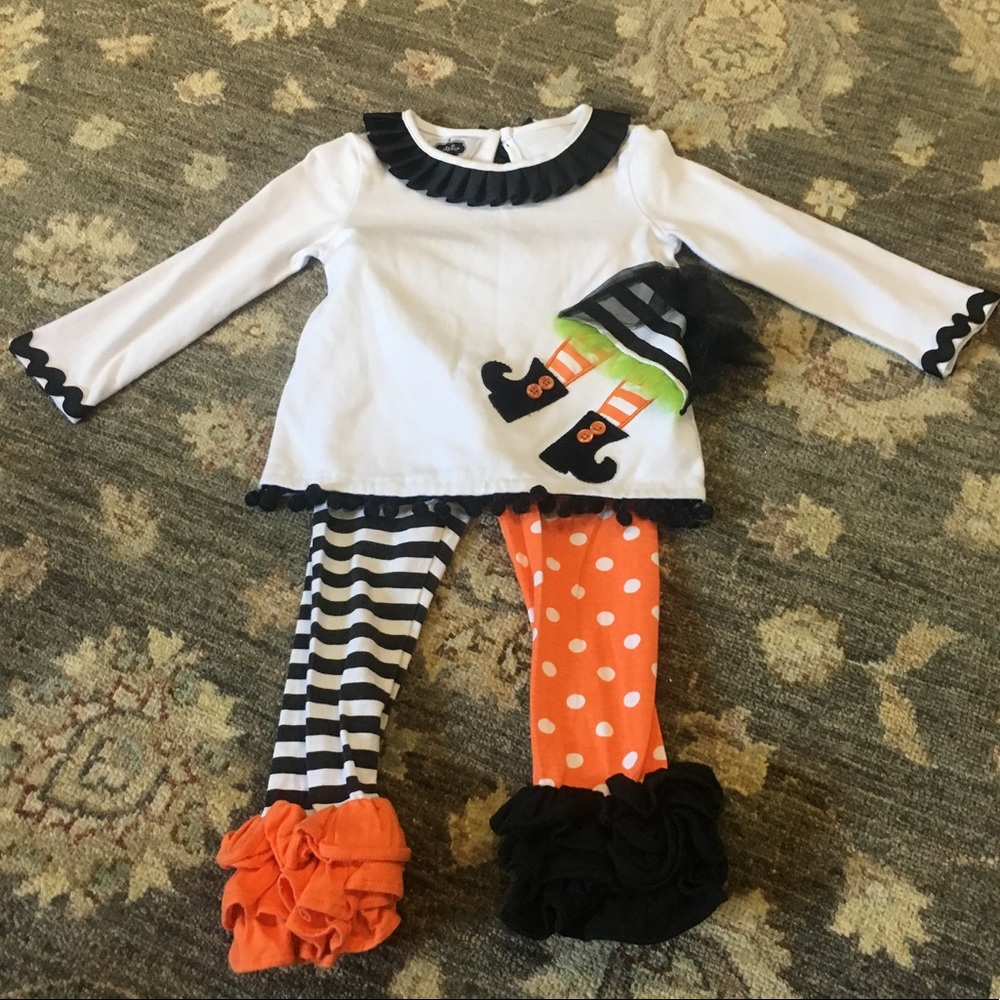 On Hold ✋🏼 🎃🕸 Mud pie Halloween outfit