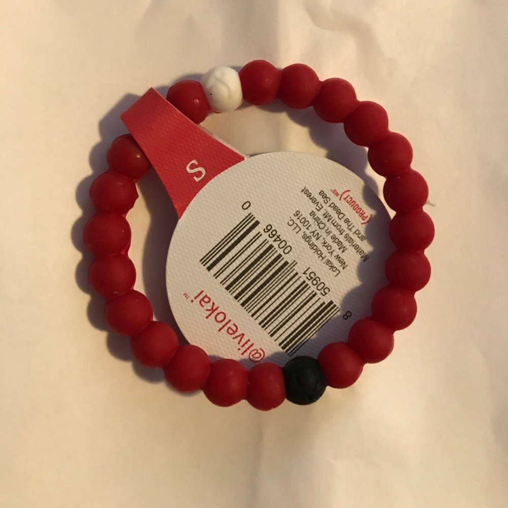 Small red Lokai